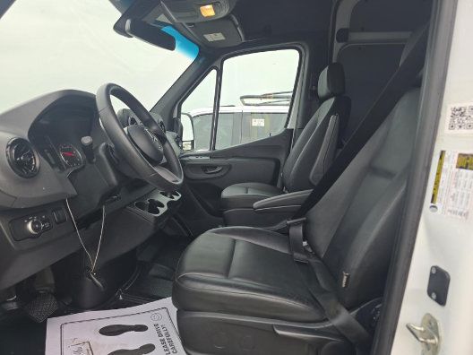 Used 2025 Mercedes-Benz Sprinter 2500 image 5