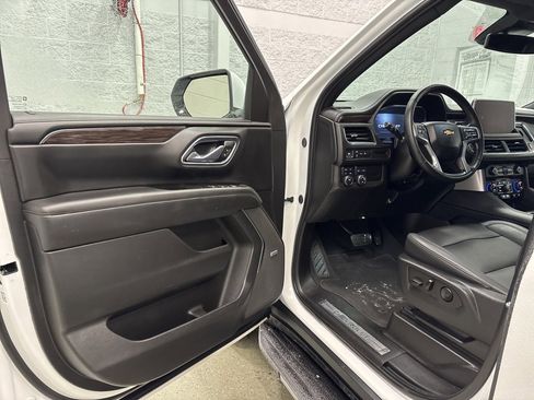 Used 2024 Chevrolet Suburban LT image 12