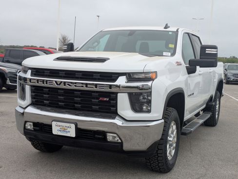 Certified 2023 Chevrolet Silverado 2500 LT w/ Convenience Package image 7