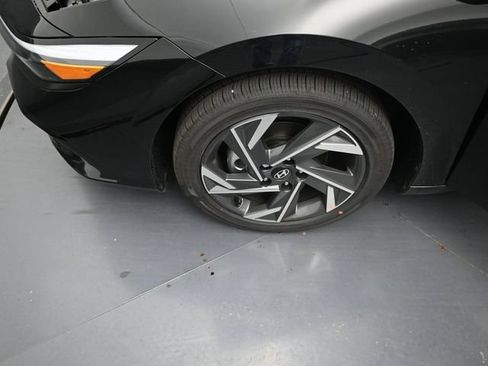 Used 2025 Hyundai Elantra Limited w/ Cargo Package FWD image 41
