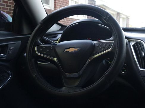 Used 2020 Chevrolet Malibu LT w/ Leather Package image 9