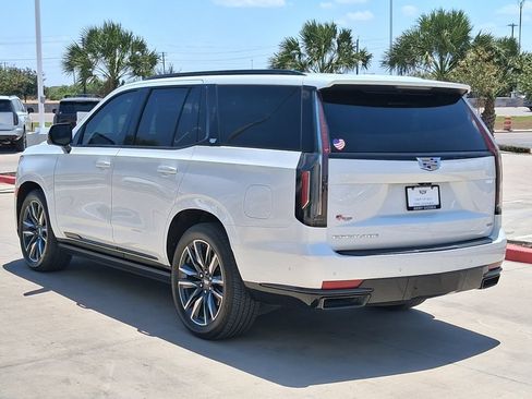 Used 2024 Cadillac Escalade Sport Platinum RWD image 4