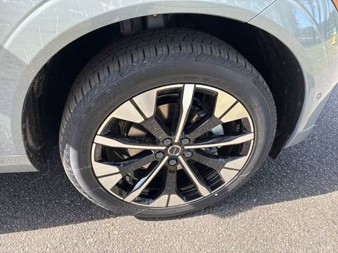 New 2026 Volvo XC60 B5 Plus w/ Protection Package Premier AWD/4WD image 19