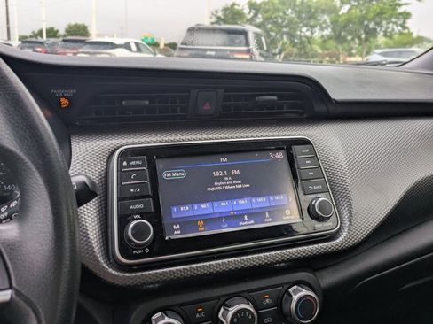 Used 2020 Nissan Kicks S image 11