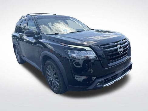 Used 2023 Nissan Pathfinder SL w/ SL Premium Package AWD/4WD image 2