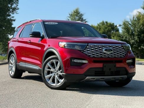 Used 2022 Ford Explorer Platinum w/ Equipment Group 601A RWD image 2