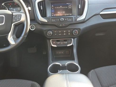 Used 2024 GMC Terrain SLE image 22