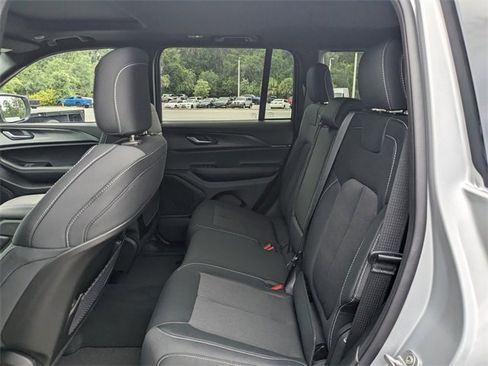 New 2025 Jeep Grand Cherokee Laredo X w/ Luxury Tech Group I image 14