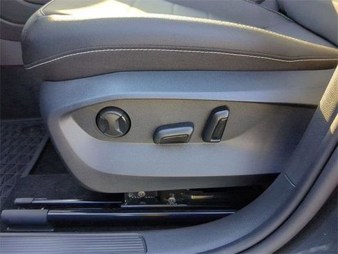 New 2024 Volkswagen Taos SE image 15