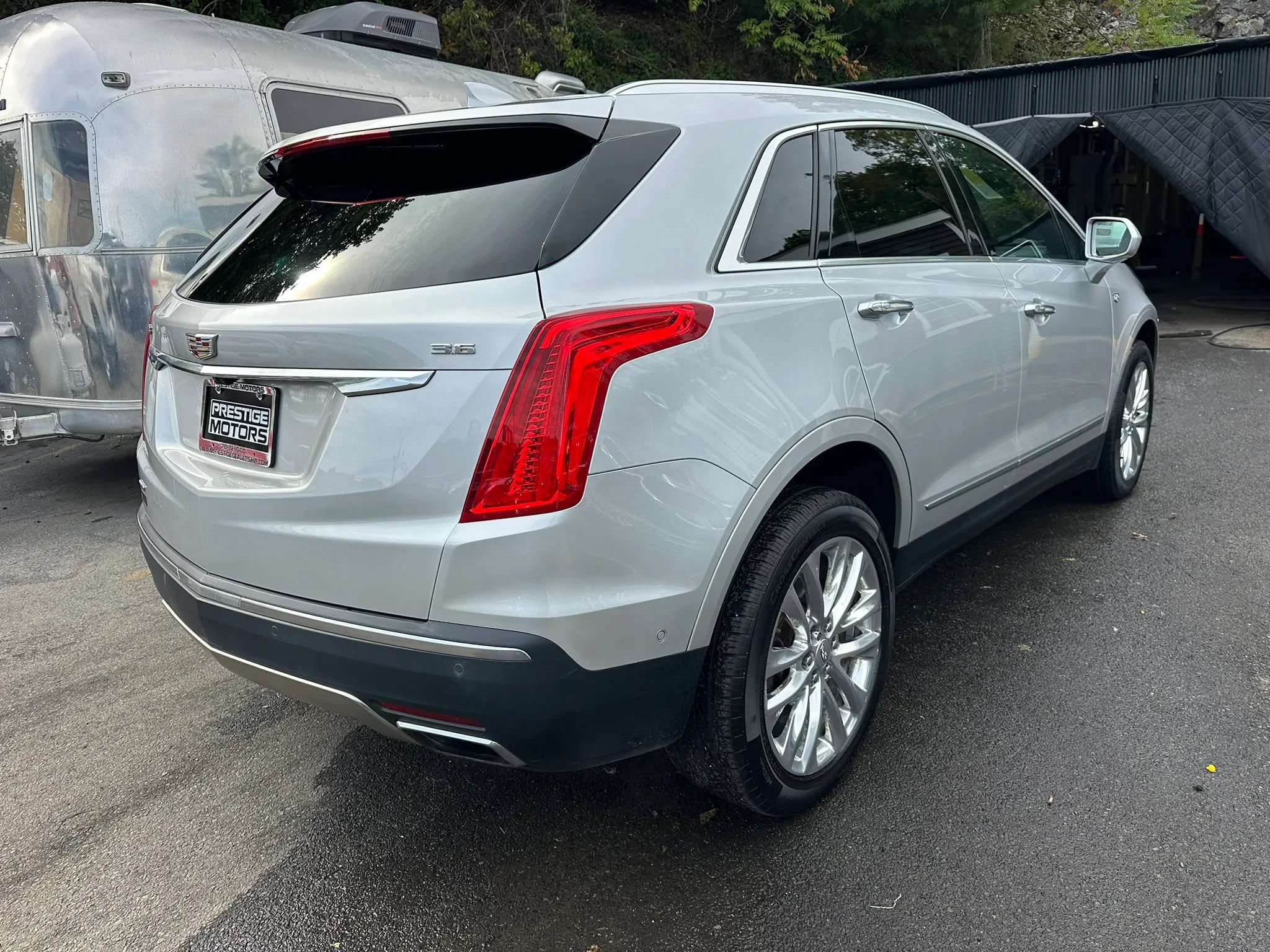 Used 2017 Cadillac XT5 Platinum w/ Driver Assist Package AWD/4WD image 5