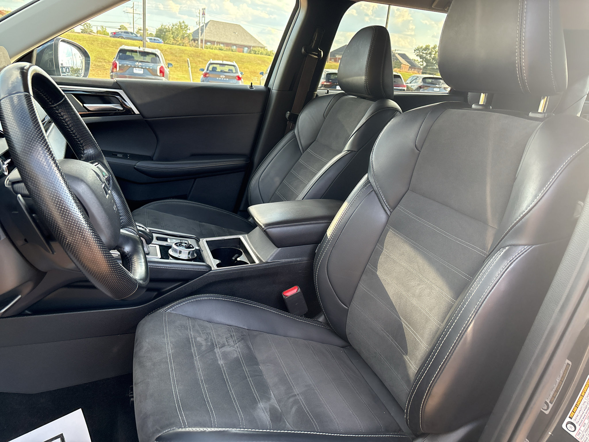 Used 2024 Mitsubishi Outlander SE AWD/4WD image 8