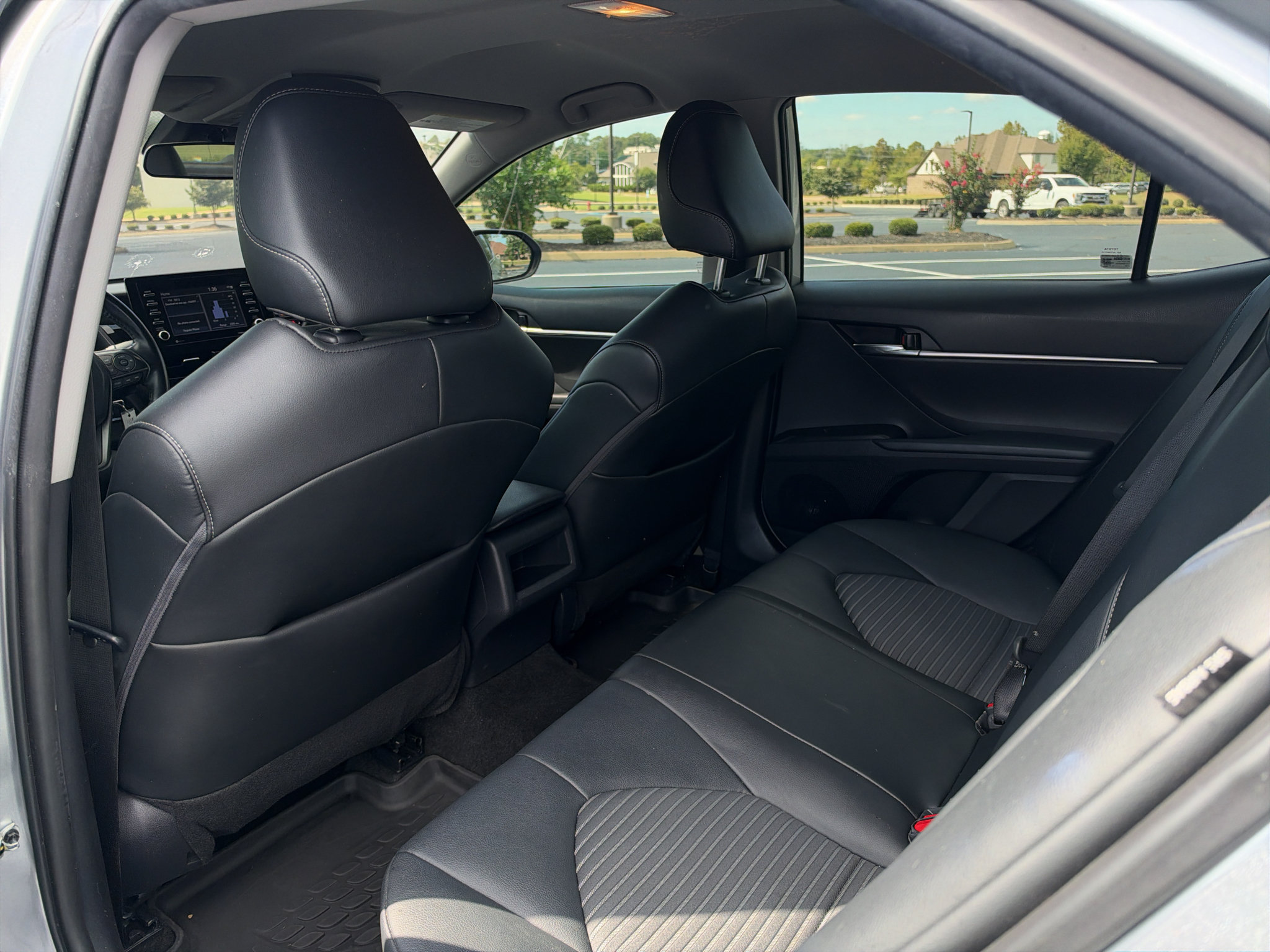 Used 2022 Toyota Camry SE FWD image 13