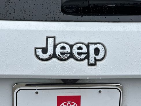 Used 2018 Jeep Grand Cherokee Limited image 49