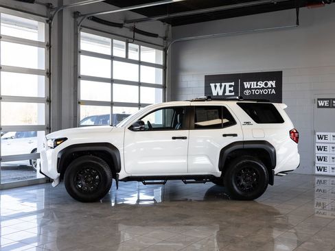 Used 2025 Toyota 4Runner TRD Off-Road Premium AWD/4WD image 1