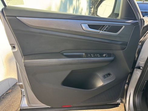 Used 2025 Volkswagen Atlas Cross Sport SE image 20