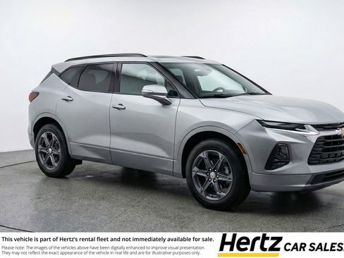 Used 2025 Chevrolet Blazer LT FWD image 1