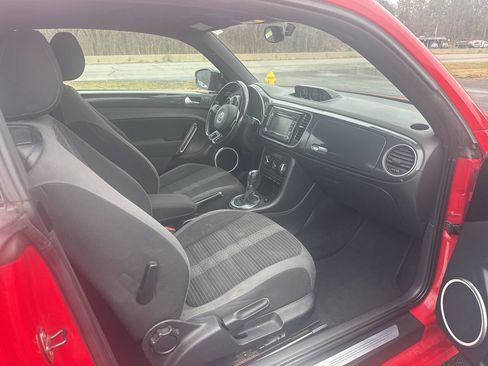 Used 2012 Volkswagen Beetle Launch Edition image 17
