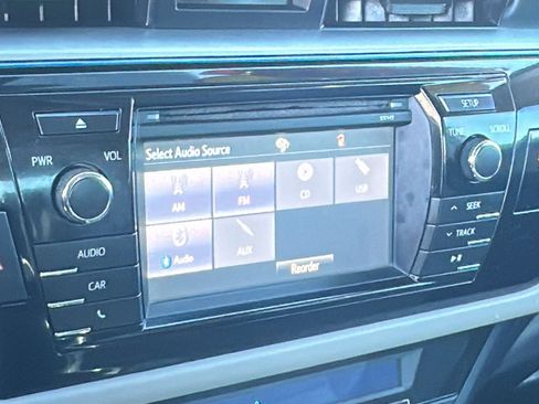 Used 2014 Toyota Corolla LE image 15