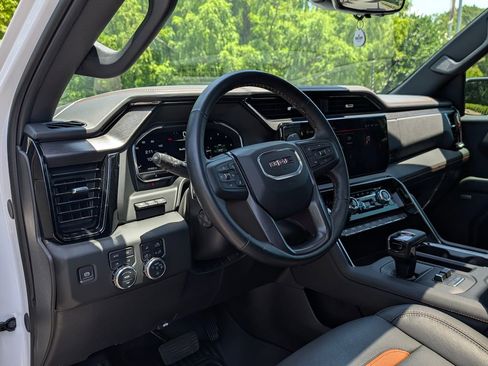 Used 2024 GMC Sierra 1500 AT4 w/ Technology Package AWD/4WD image 4