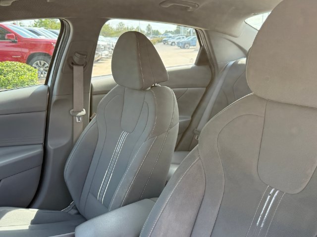 Used 2023 Hyundai Elantra Blue FWD image 12