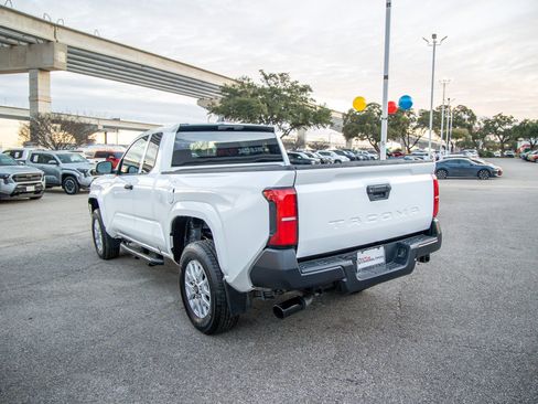 Used 2024 Toyota Tacoma SR image 9
