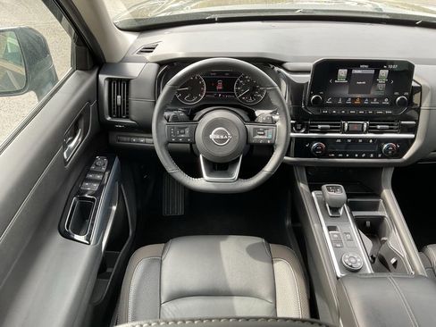Used 2025 Nissan Pathfinder SL AWD/4WD image 15