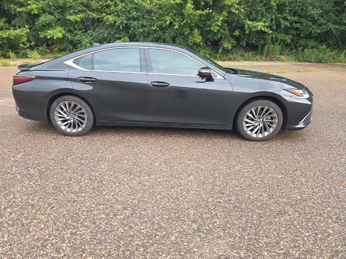 Used 2024 Lexus ES 300h Ultra Luxury w/ Accessory Package (Z1) FWD image 24