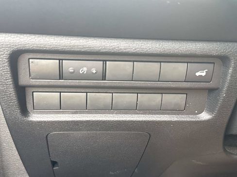 Used 2025 Mitsubishi Outlander SE FWD image 28