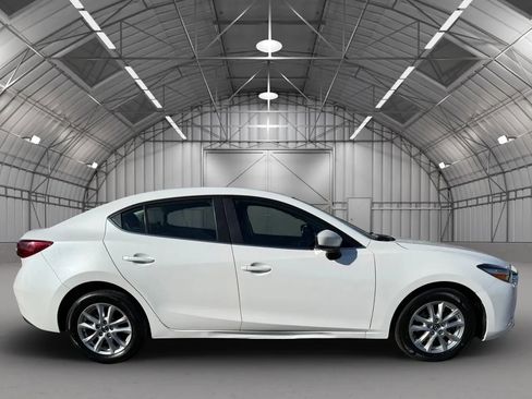 Used 2018 MAZDA MAZDA3 Sport w/ Preferred Equipment Package image 2