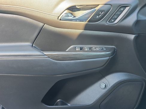 Used 2023 GMC Acadia SLT w/ Technology Package image 23