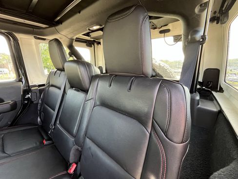 Used 2022 Jeep Wrangler Unlimited Rubicon w/ Xtreme Recon 35" Tire Package image 29