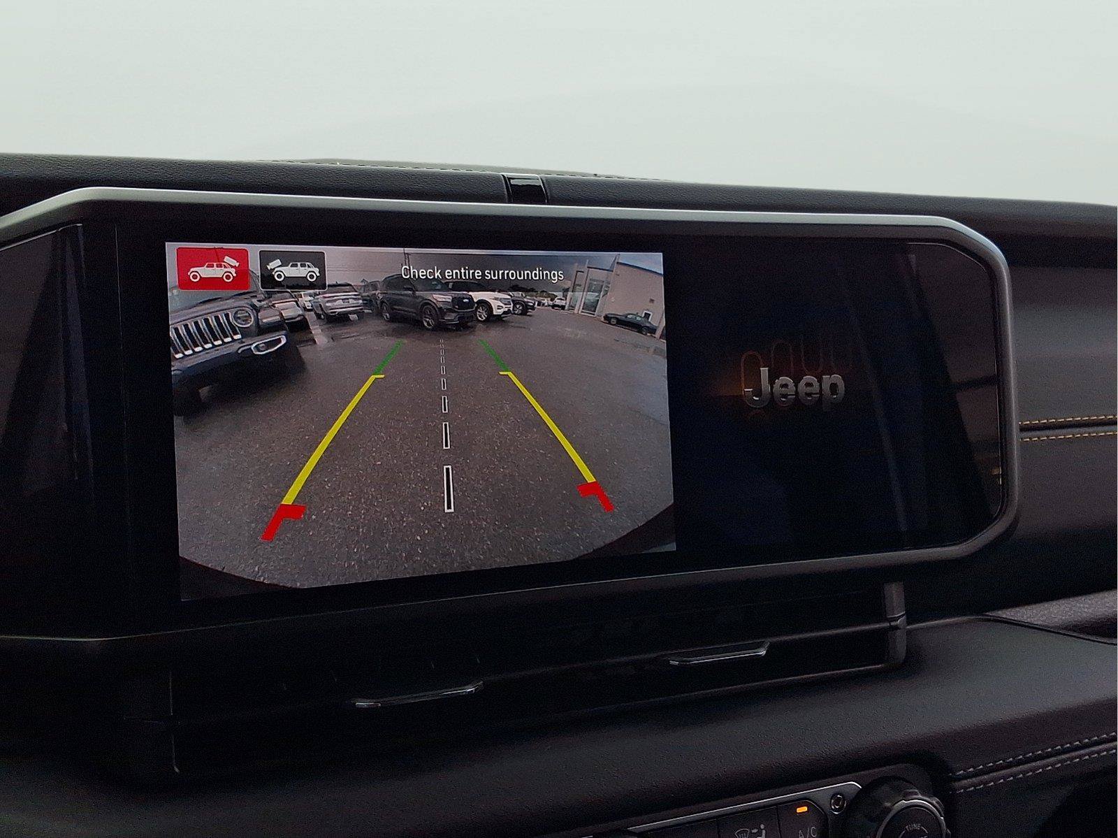 Used 2025 Jeep Wrangler Unlimited Sahara AWD/4WD image 18