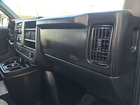 Used 2009 GMC Savana 1500 Passenger w/ LT Preferred Equipment Group image 18