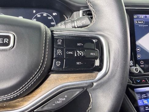 Used 2023 Jeep Grand Wagoneer L Series II image 15