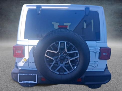 Used 2025 Jeep Wrangler Unlimited Sahara AWD/4WD image 5