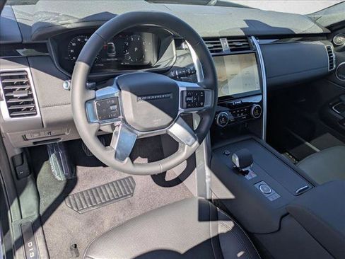 New 2026 Land Rover Discovery S AWD/4WD image 3