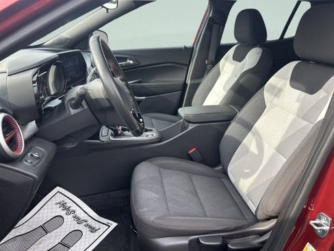 Used 2024 Chevrolet Trax RS image 11