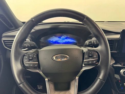 Used 2023 Ford Explorer Platinum w/ Class IV Trailer Tow Package AWD/4WD image 12