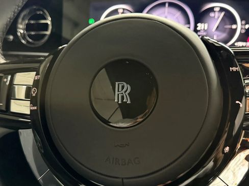 Used 2025 Rolls-Royce Spectre image 23