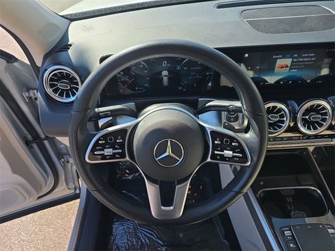 Used 2022 Mercedes-Benz GLB 250 image 26