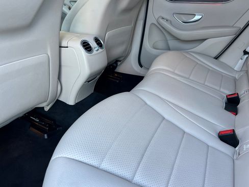 Used 2021 Mercedes-Benz GLC 300 4MATIC w/ Premium Package image 14