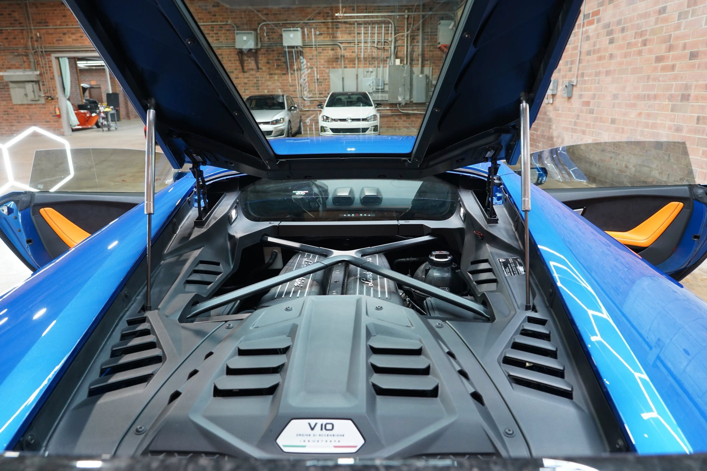 Used 2020 Lamborghini Huracan EVO RWD image 36