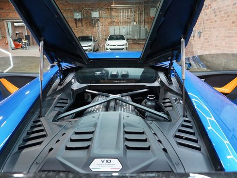 Used 2020 Lamborghini Huracan EVO RWD image 36