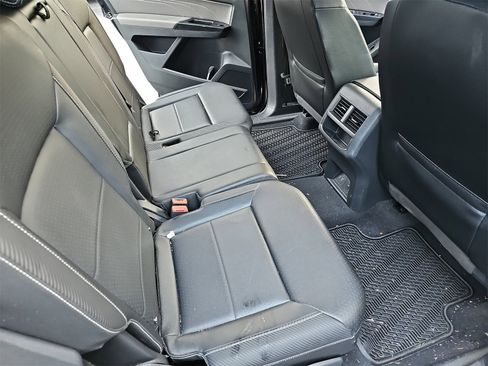 Used 2021 Volkswagen Atlas Cross Sport SE w/ Panoramic Sunroof Package image 11