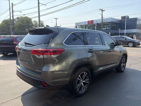 Used 2019 Toyota Highlander Plus AWD/4WD image 8