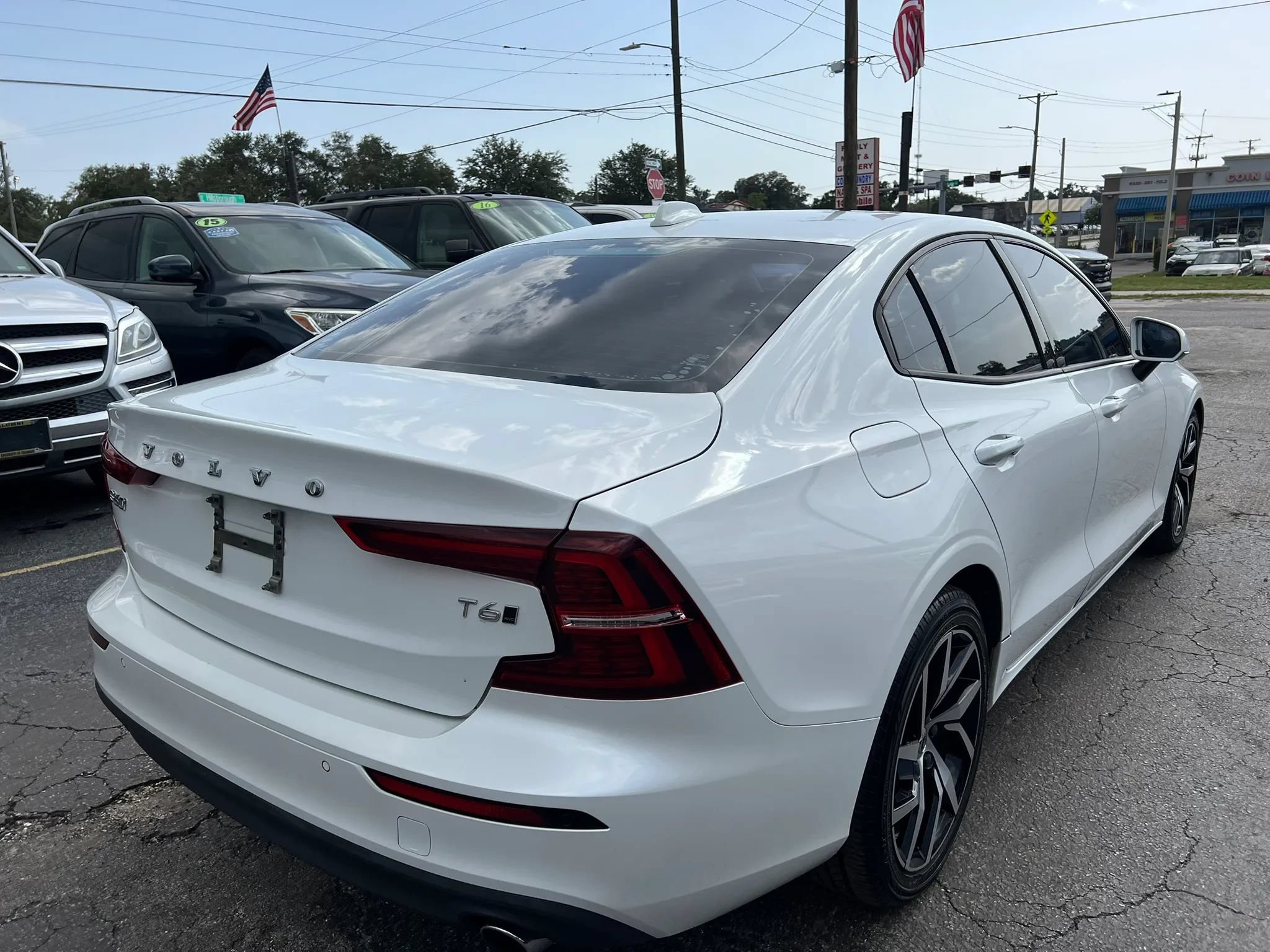 Used 2020 Volvo S60 T6 Momentum AWD/4WD image 5
