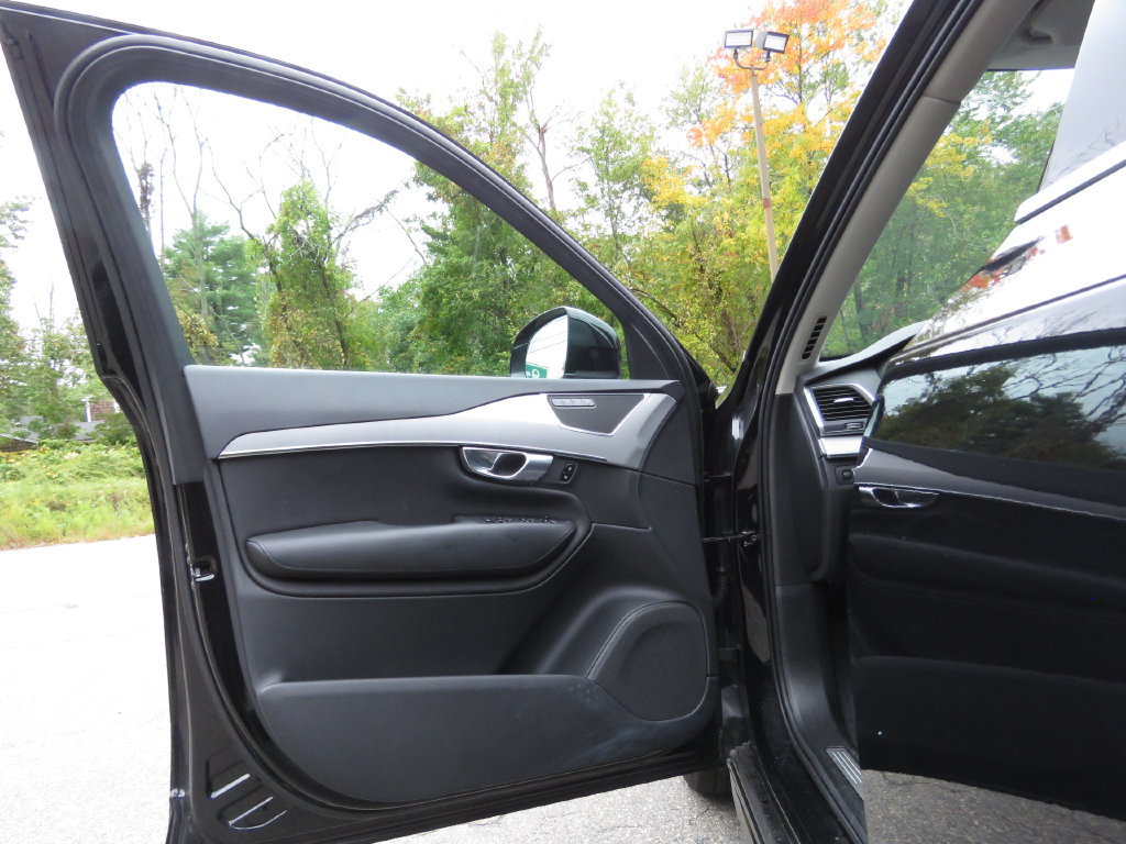 Used 2022 Volvo XC90 T5 Momentum AWD/4WD image 9
