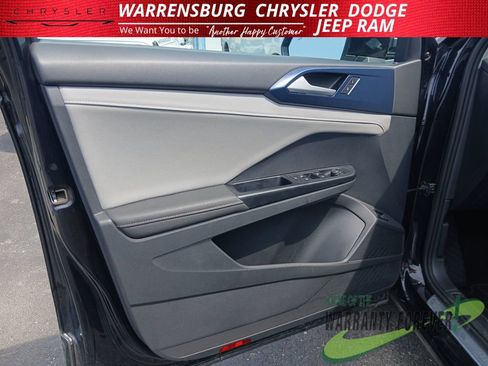 Used 2024 Volkswagen Taos SE FWD image 12