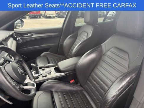 Used 2022 Alfa Romeo Stelvio Veloce image 21
