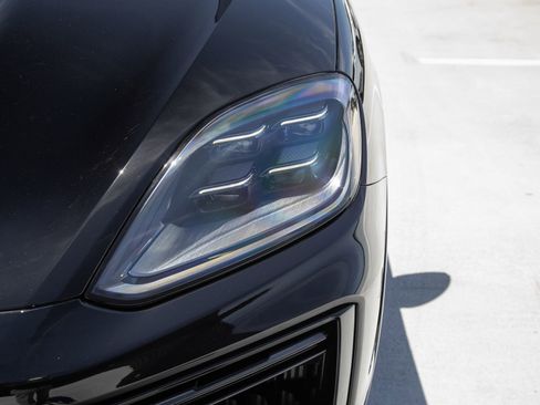 Certified 2024 Porsche Cayenne Turbo AWD/4WD image 13